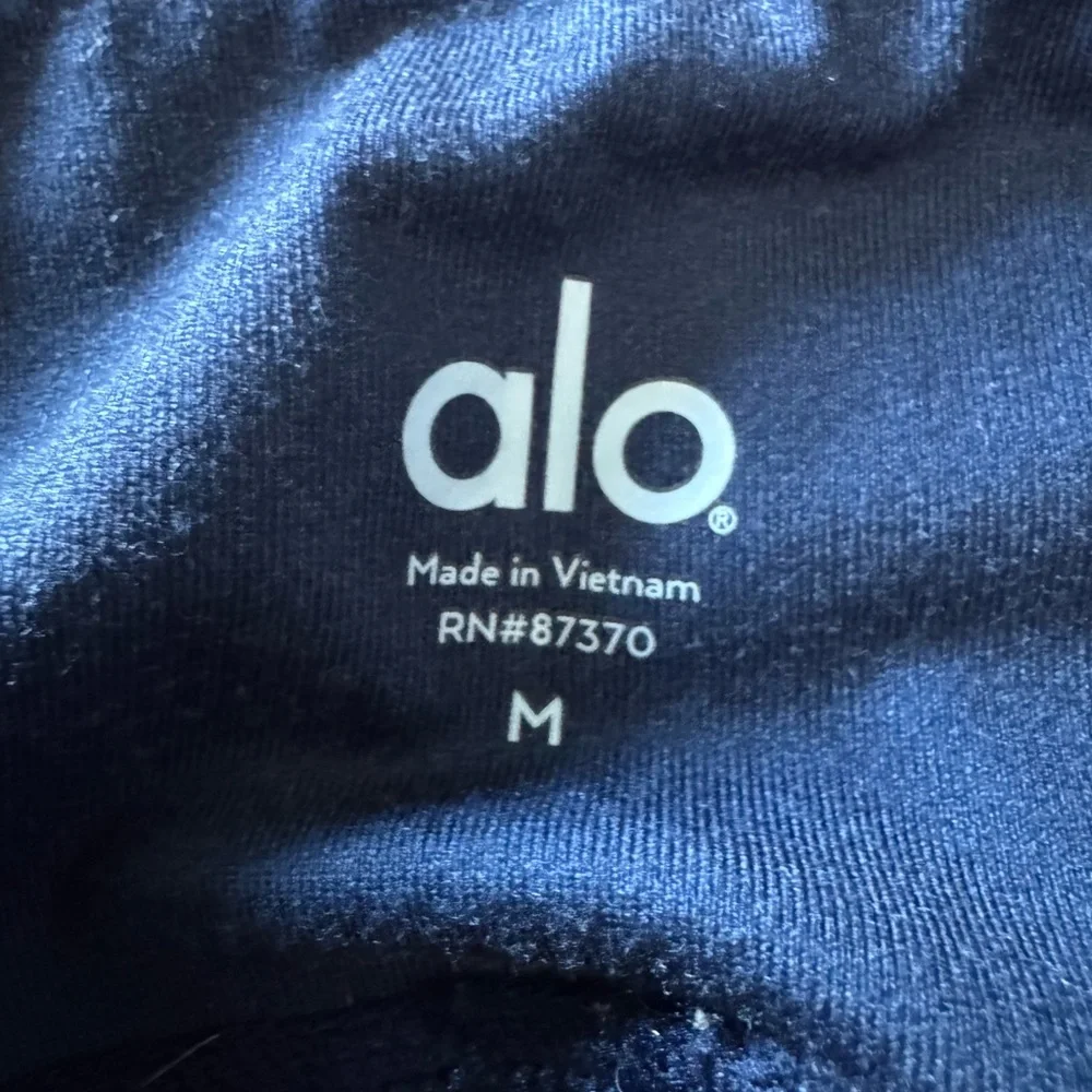 Alo Yoga Medium Goddess Legging - like new condition! - Picture 4 of 4